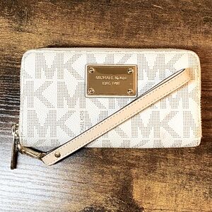Like New- Micheal Kors zip wallet white with gold accents